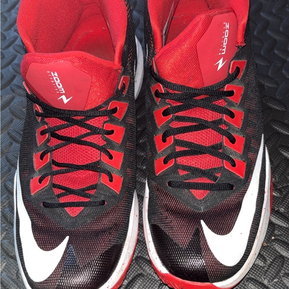 Nike Men's Black and Red Zoom Athletic Shoes